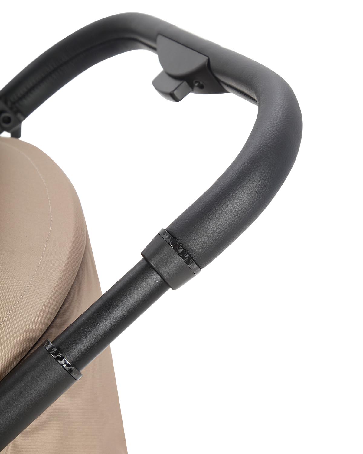 Cochecito Bravo Carbon 2025 respaldo de Inclinación y reposapiés ajustable con una sola mano